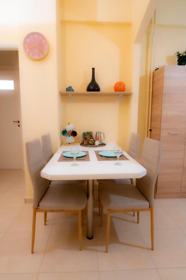 Myrtle, City Center Renovated Apartment Atenas Exterior foto